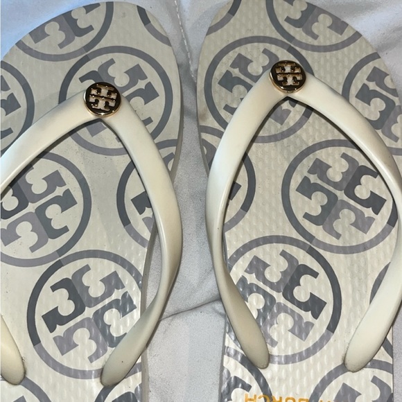 COPY - Tory Burch White Flip Flops Size 5 - Picture 3 of 4